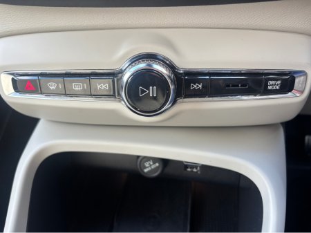 2021 Volvo XC40 T5 PHEV INSCRIPTION 5DR A AUTO thumbnail