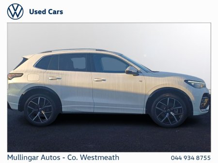 2025 Volkswagen Tiguan 2.0 TDI 150HP R-LINE (Fully Loaded) €59,950 thumbnail