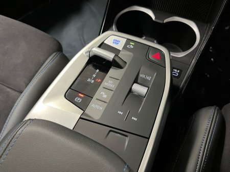 2024 BMW iX1 - view 4