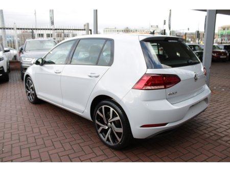 2018 Volkswagen Golf 1.2TSI COMFORTLINE PLUS WITH ONLY 40,000 KMS // BRAND NEW 18 INCH GTI ALLOYS // BUY WITH CONFIDENC AA AND SIMI APPROVED DEALER 2025 // FINANCE ARRANGED // ALL TRADE INS WELCOME // €19,950 thumbnail