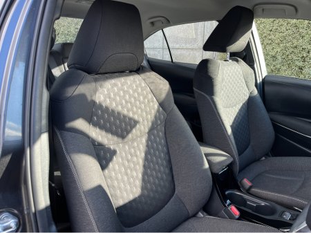 2024 Toyota Corolla SALOON LUNA HYBIRD AUTOMATIC 1.8 PETROL //REVERSE CAMERA// €27,950 thumbnail