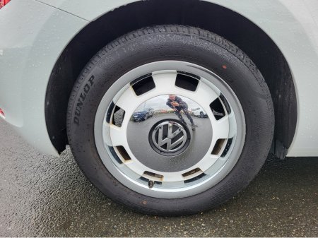 2014 Volkswagen Beetle - thumbnail 11