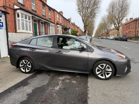 2018 Toyota Prius - thumbnail 4