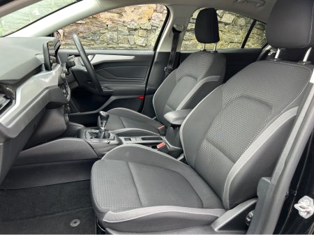 2019 Ford Focus - thumbnail 17