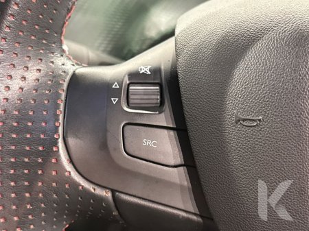 2019 Peugeot 2008 GT LINE - HALF LEATHER - FACTORY ALLOYS - CRUISE CONTROL - REAR CAMERA €15,950 thumbnail