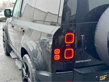 2022 Land Rover Defender ++LOW KM++ 3 SEATS / PLUS VAT €53,000 thumbnail