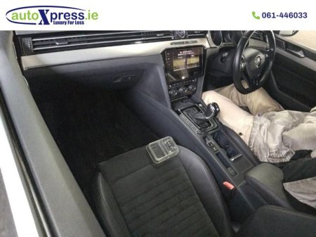 2018 Volkswagen Passat - thumbnail 2