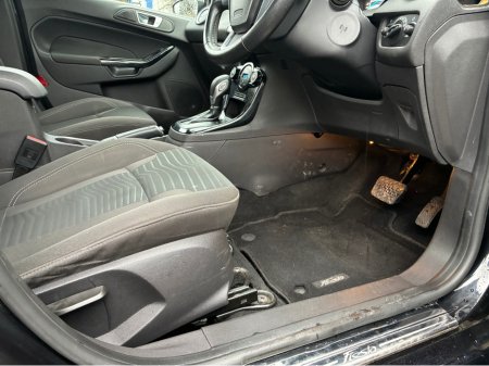 2014 Ford Fiesta - thumbnail 9