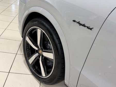 2025 Porsche Cayenne 3.0 V6 E-HYBRID=LOW MILES//HUGE SPEC//AS NEW=2 YEAR WARRANTY=TAILORED FINANCE PACKAGES AVAILABLE=TRADE IN'S WELCOME €114,995 thumbnail