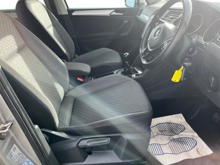 2020 Volkswagen Tiguan CL 2.0 TDI MANUAL 6SPEED FWD 150HP 5DR €23,900 thumbnail