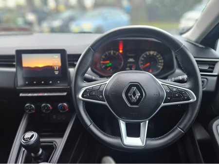 2022 Renault Clio ICONIC 1.0 90 5DR €16,950 thumbnail