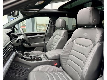 2025 Volkswagen Touareg - thumbnail 24