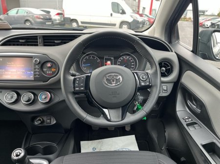 2017 Toyota Yaris 1.0 LUNA 4DR €13,950 thumbnail