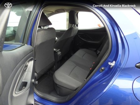 2023 Toyota Yaris Hybrid Luna €22,950 thumbnail