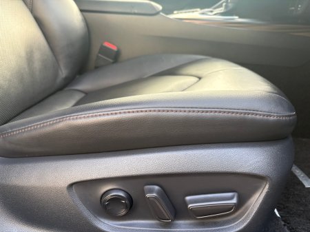 2017 Toyota Camry G Leather Hybrid €20,950 thumbnail