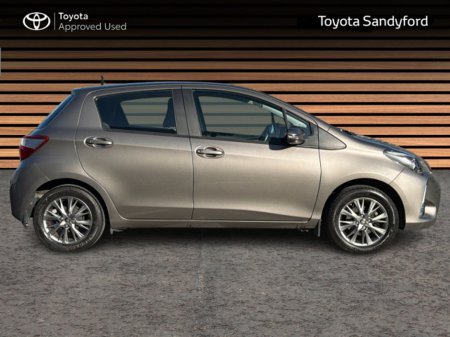 2019 Toyota Yaris 1.0 5DR LUNA // REAR CAMERA // BLUETOOTH // ALLOY WHEELS // FULL WARRANTY €16,945