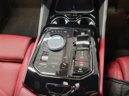 2024 BMW 5 Series - thumbnail 10