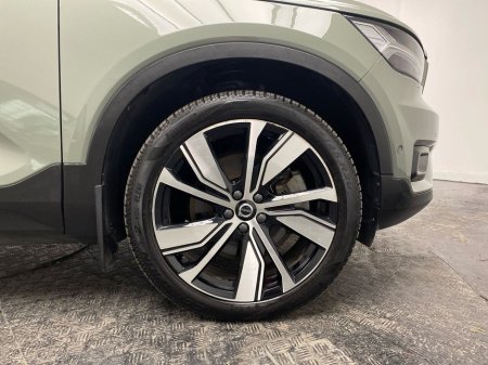 2022 Volvo XC40 - thumbnail 5