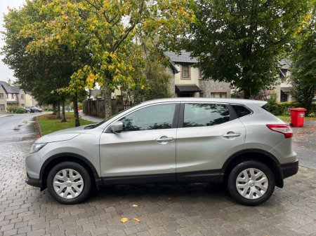 2014 Nissan Qashqai 1.5 DSL XE SAFETY PK 4 4DR €8,950 thumbnail