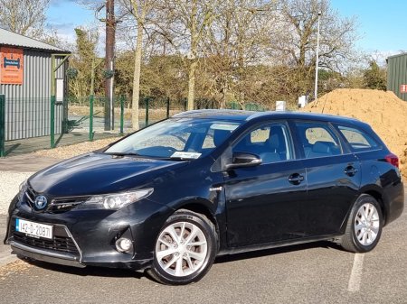 2014 Toyota Auris - thumbnail 1