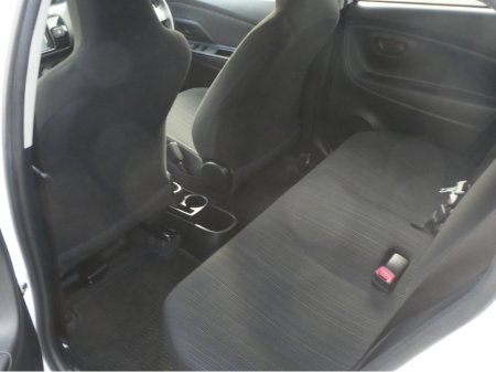 2018 Toyota Yaris - thumbnail 7