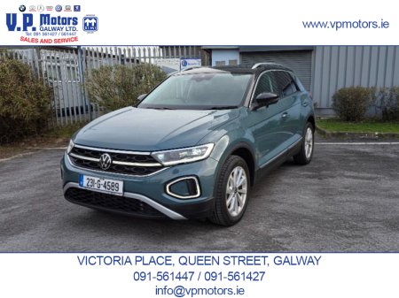 2023 Volkswagen T-Roc - view 2