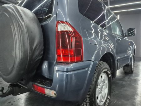 2005 Mitsubishi Shogun - thumbnail 8