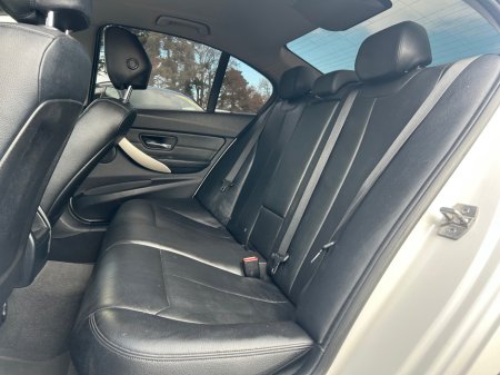 2014 BMW 3 Series - thumbnail 14