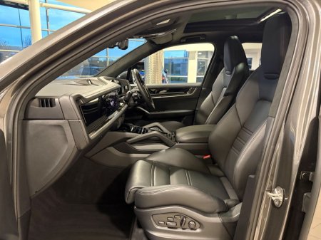 2024 Porsche Cayenne - thumbnail 18