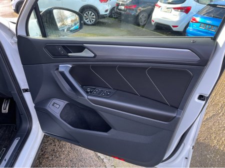 2018 Volkswagen Tiguan R-LINE 4 MOTION AUTOMATIC 2.0 DIESEL //HIGH SPEC//FULL LEATHER HEATED FRONT AND REAR SEATS//360 PARKING CAMERAS//ADAPTIVE CRUISE CONTROL// €27,950 thumbnail