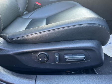 2024 Honda Civic 2.0 i-MMD Hybrid Advance €41,950 thumbnail