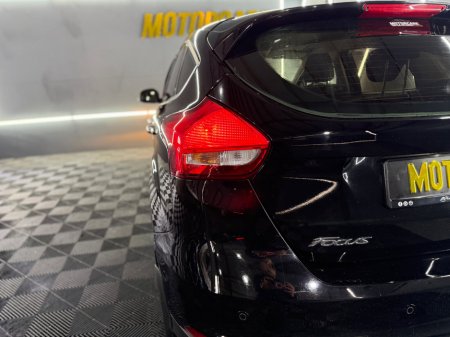 2017 Ford Focus - thumbnail 11