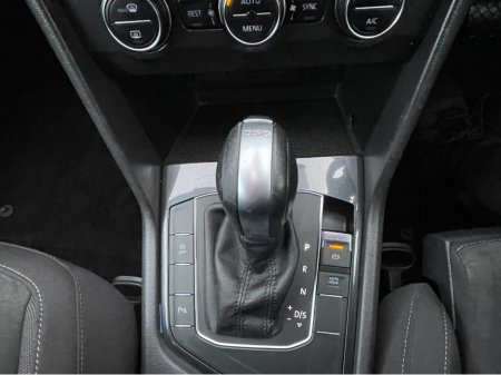 2018 Volkswagen Tiguan 2.0 TDI SEL 150PS 5DR A AUTO €18,950 thumbnail