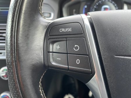 2016 Volvo XC60 2.0 D4 R-Design Nav SUV 5dr Diesel Auto Euro 6 (s/s) (190 ps) thumbnail