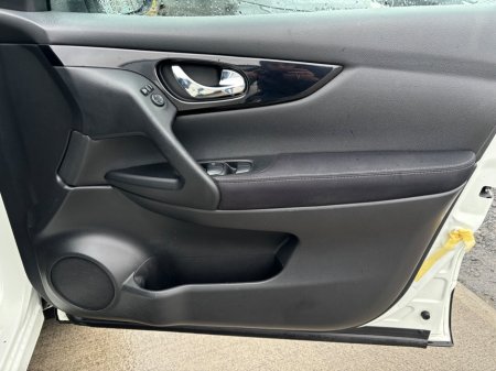 2014 Nissan Qashqai 1.2 PET SV €7,995 thumbnail