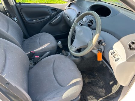 1999 Toyota Yaris - thumbnail 5