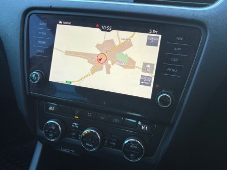 2018 Skoda Octavia 1.6 TDI 115 SE - Leather €11,895 thumbnail