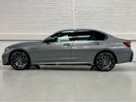 2023 BMW 3 Series - thumbnail 4