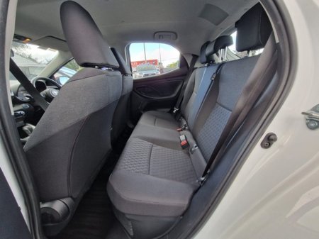 2023 Toyota Yaris 1.5 Hybrid Luna 5dr €23,449 thumbnail