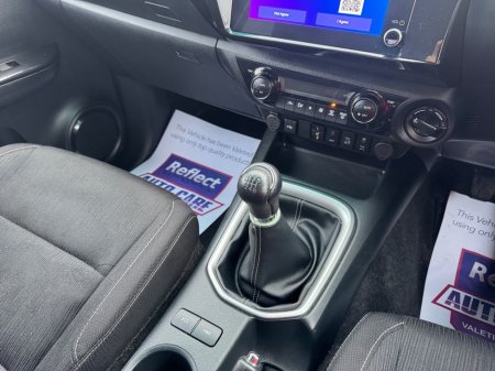 2025 Toyota Hilux *NO VAT* 2.8L SR5 MANUAL #340 €52,999 thumbnail