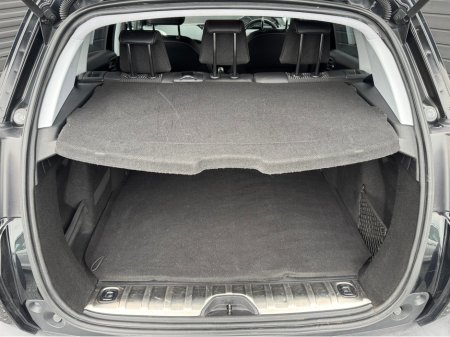 2017 Peugeot 2008 - thumbnail 17