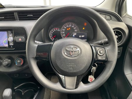 2017 Toyota Yaris - thumbnail 22