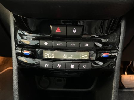 2019 Peugeot 2008 €15950! 2019 PEUGEOT 2008 ALLURE 1.2 AUTOMATIC / REVERSE CAMERA / HEATED SEATS / PANORAMIC SUNROOF €15,950 thumbnail