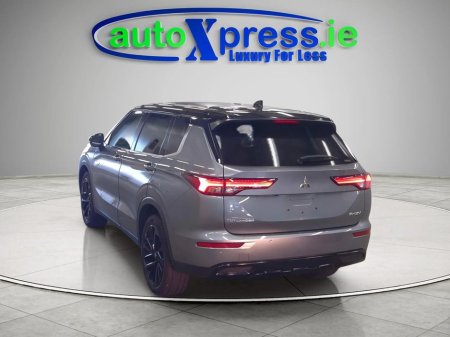 2023 Mitsubishi Outlander PHEV 4WD BLACK EDITION, Low mileage, reversing camera thumbnail