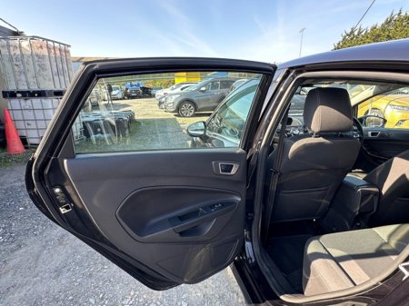 2016 Ford Fiesta - thumbnail 8