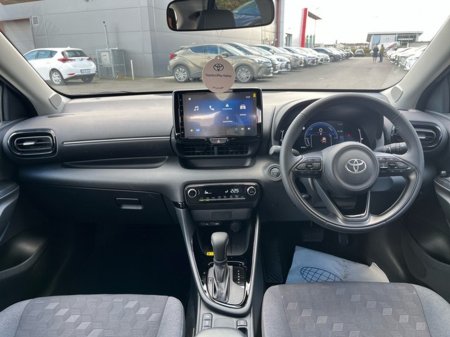 2025 Toyota Yaris - thumbnail 8