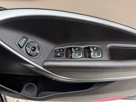 2016 Hyundai Santa Fe - thumbnail 37