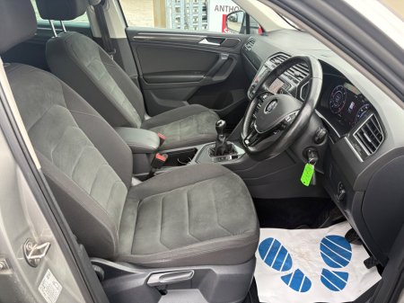 2016 Volkswagen Tiguan - thumbnail 10