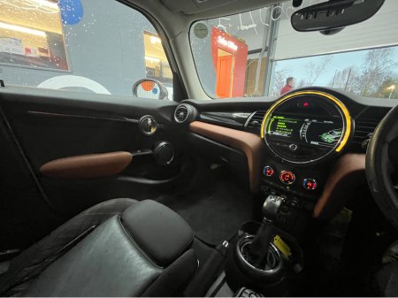 2017 MINI Cooper €15950! 2017 MINI COOPER 5DOORS 1.5 AUTOMATIC €15,950 thumbnail