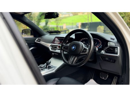 2021 BMW 3 Series - thumbnail 3